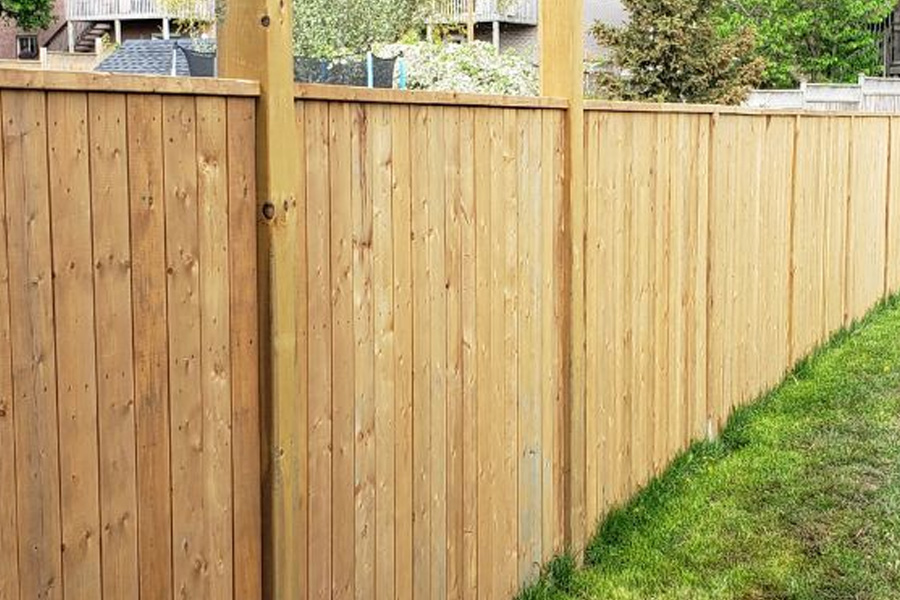 How to Maintain Wooden Fences Through All Seasons